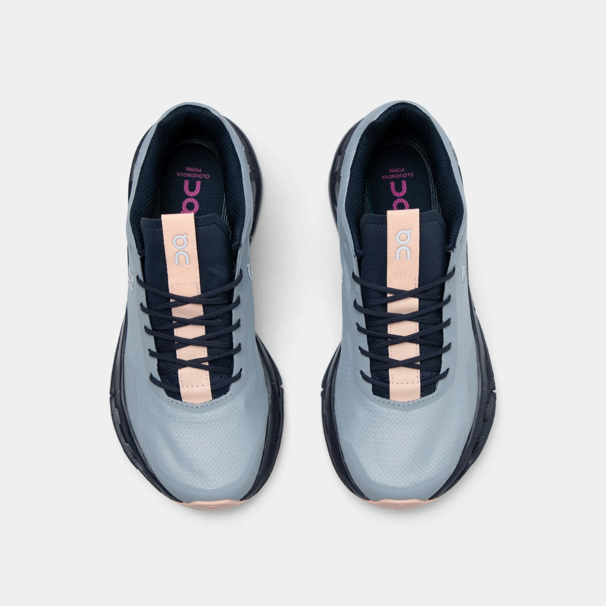 On Women's Cloudnova Form Glacier / Aurora
