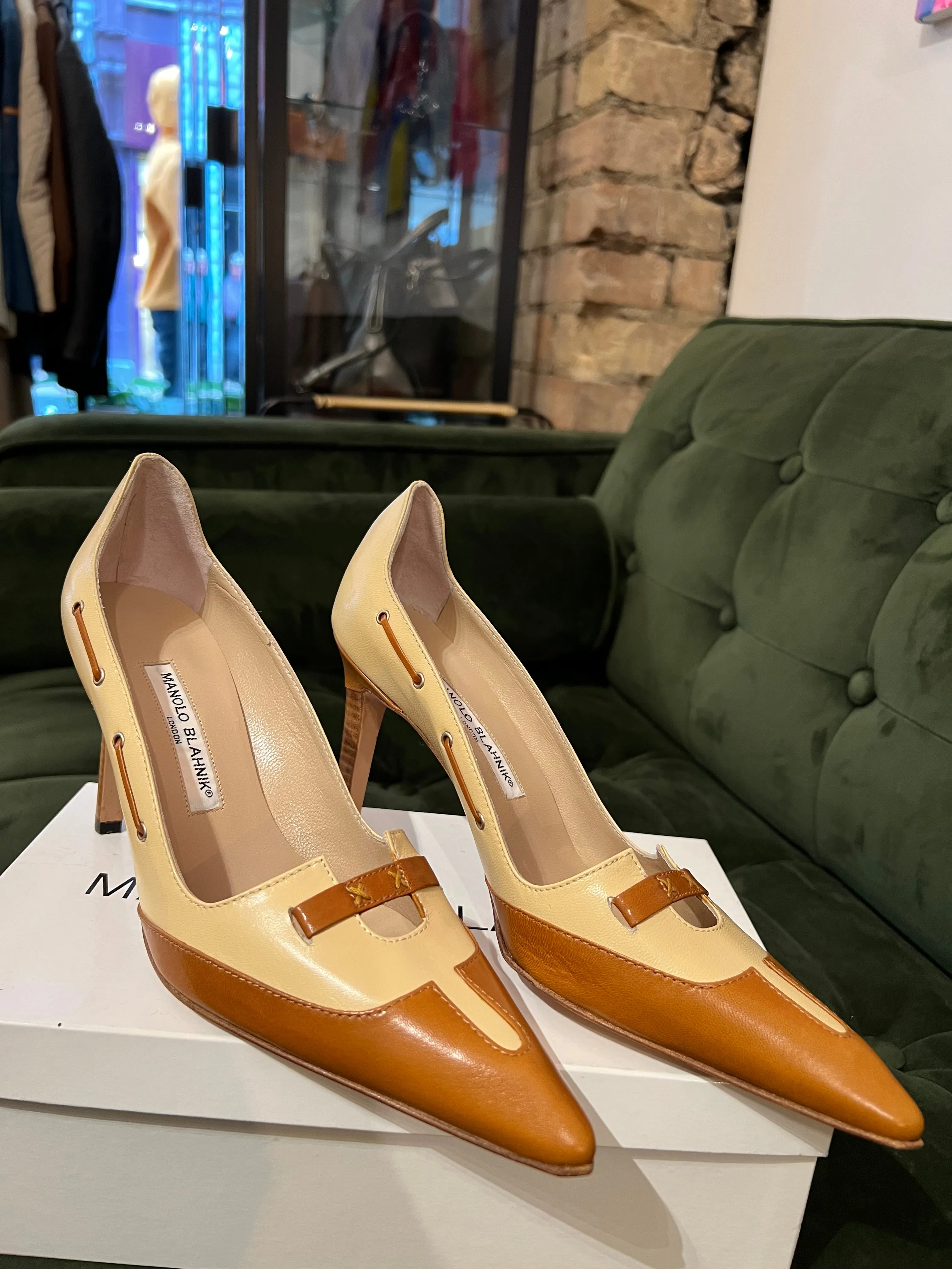 Vintage Manolo Blahnik Cream Leather Shoes - UK 5